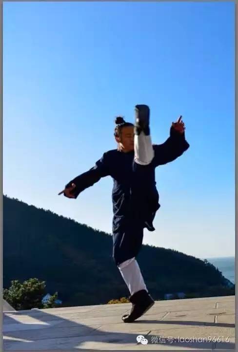 崂山道士修炼的是崂山内家拳,其中三丰太极和华龙拳则为匡常修道长