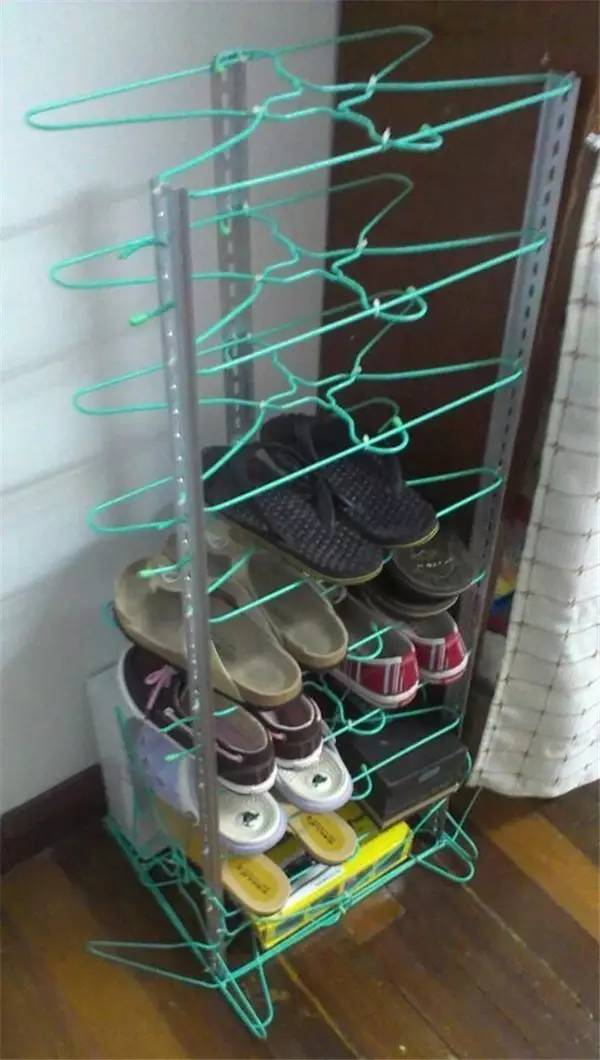 家里有一堆闲置的衣架就等于有了一个鞋架