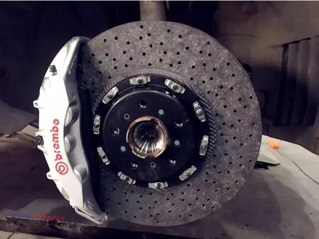 汽车 正文  【改装清单】 升级品牌:brembo碳陶瓷刹车 升级车辆:宝马