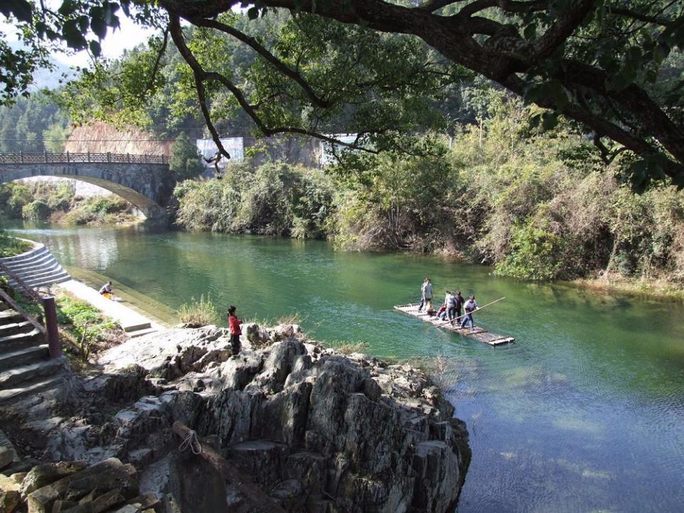 美食 正文  祁门县隶属于安徽黄山市,与江西做了邻居,也是古徽州"一府