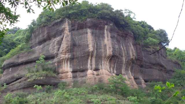 世界最大阴道丹霞山阴元石