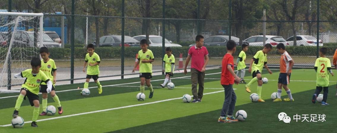 欧洲青少年足球培训班正式进驻亚运城体育馆