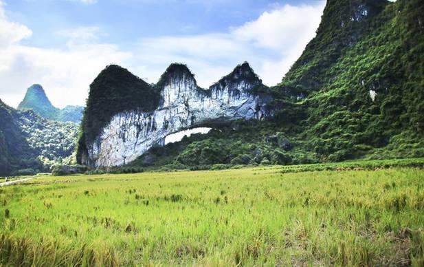 旅游 正文  环月亮山片区岜沙至加榜观光火车项目属于黔东南拟建的3条