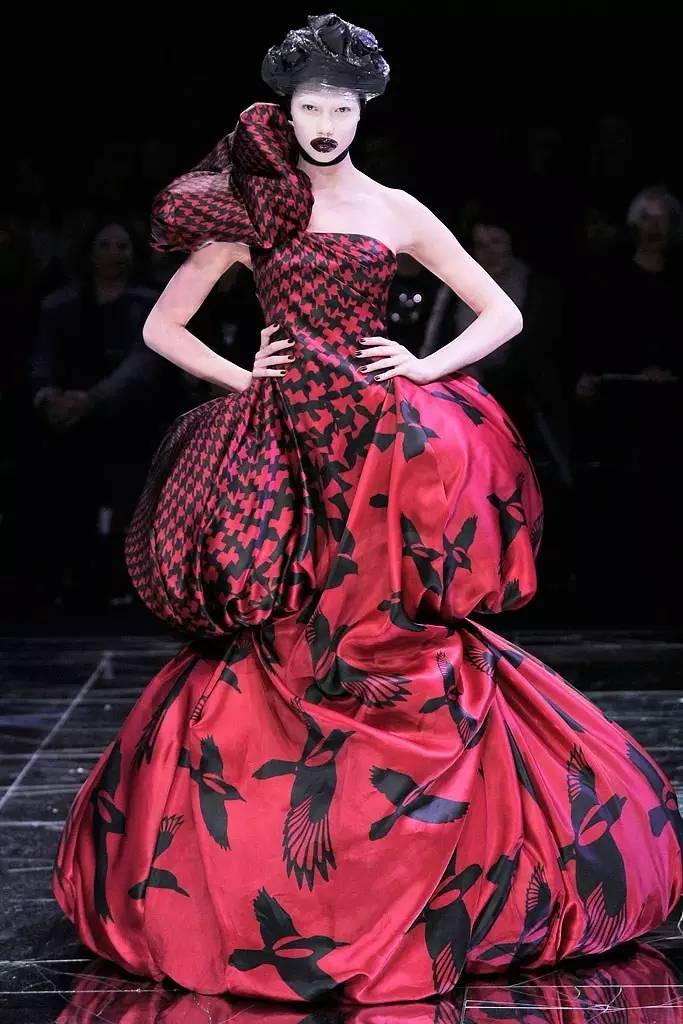 alexander mcqueen | (你必钻研) 才华横溢的设计师