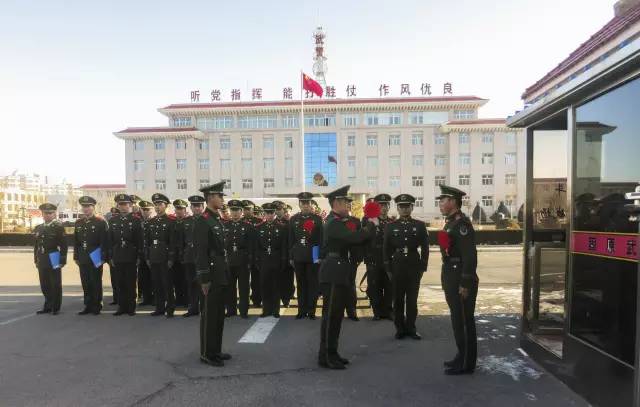 朱应召:武警固原市支队欢送退伍老兵光荣返乡