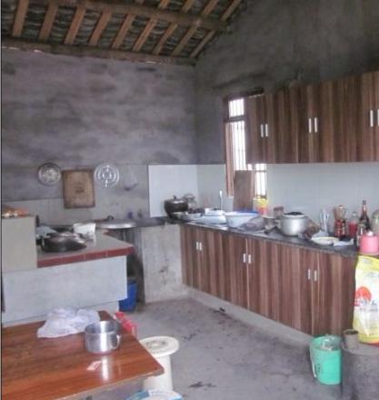 厨房有两个,这个是柴房,就是烧柴的,很多地方可能都不知道,在农村