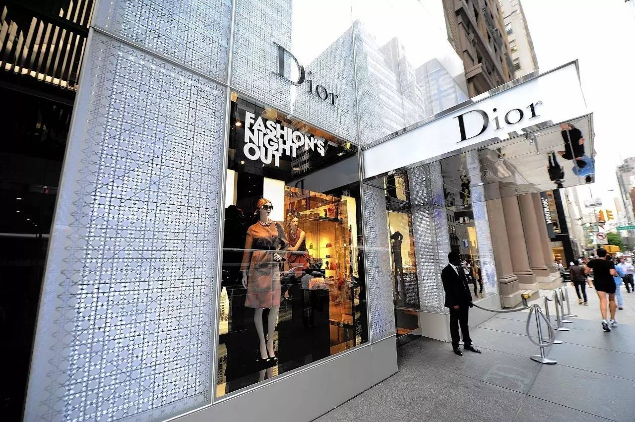 优衣库11月日本同店销售大涨7.3%;Dior通过3