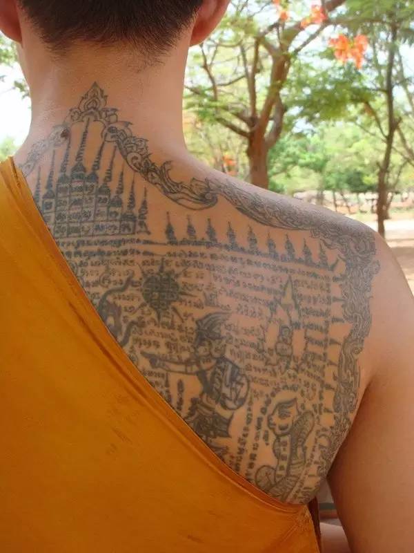 生活方式    起初,泰国的纹身图案只有佛像和佛经,据说是13世纪时由