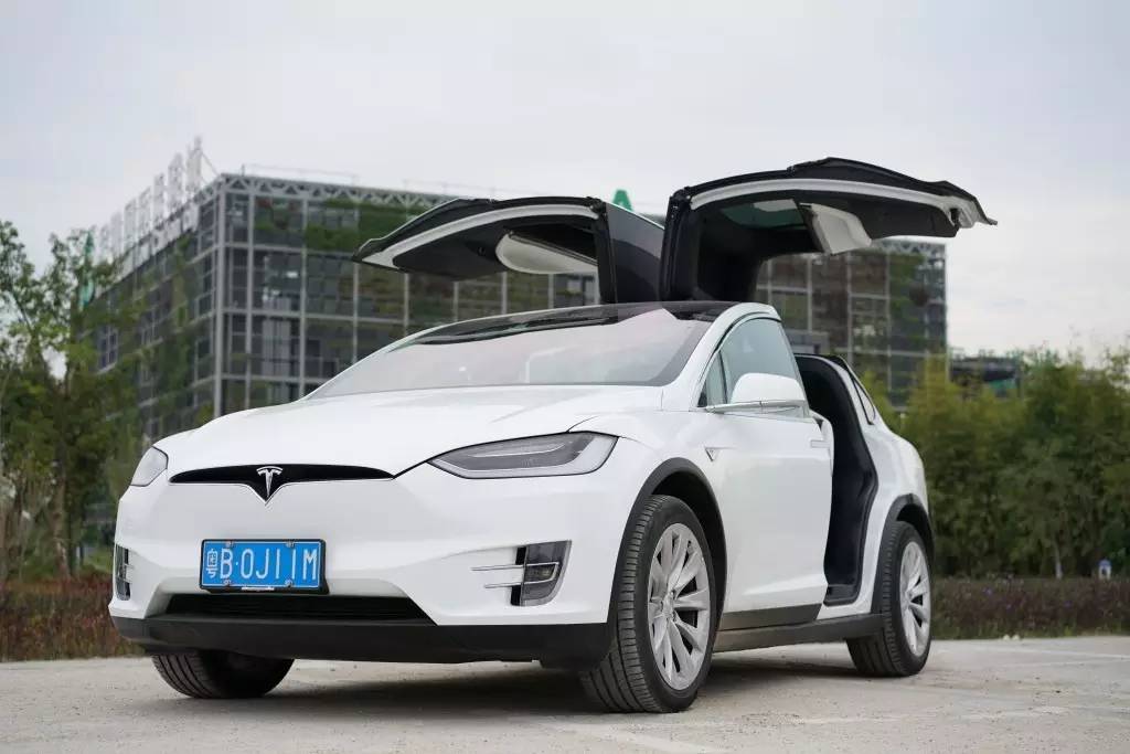 有范试驾丨特斯拉model x 鹰翼门竟也有bug?