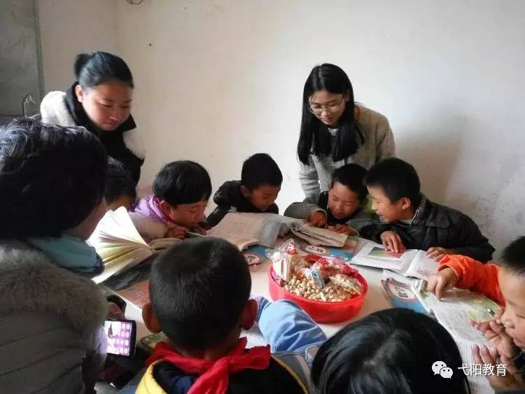 家长和学生认真听,都表示周末在家读书,谢谢校长和老师们的关心.