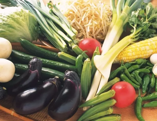 吃火锅必点 绿叶菜 蔬菜中含有丰富的叶酸,维生素b2,叶黄素,镁元素等