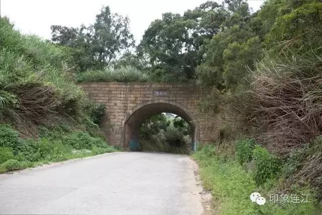 锁风隘 过了锁风隘就路过第一个村龙沙村,相比起壶江岛,粗芦岛是个