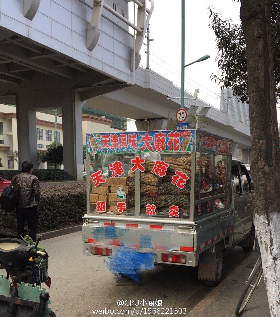 围观丨南京街头惊现这么大的天津麻花!惊呆了!