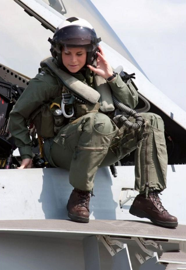 巾帼不让须眉的各国空军女飞行员