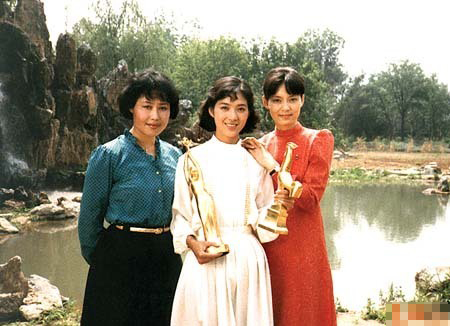 (下图)80年代的四大名旦龚雪,潘虹,刘晓庆,王馥荔珍贵合影.