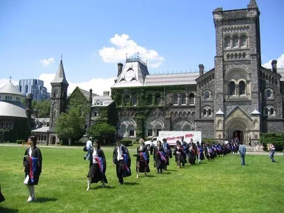 加拿大读本科留学抵押：关于加拿大留学担保金问题