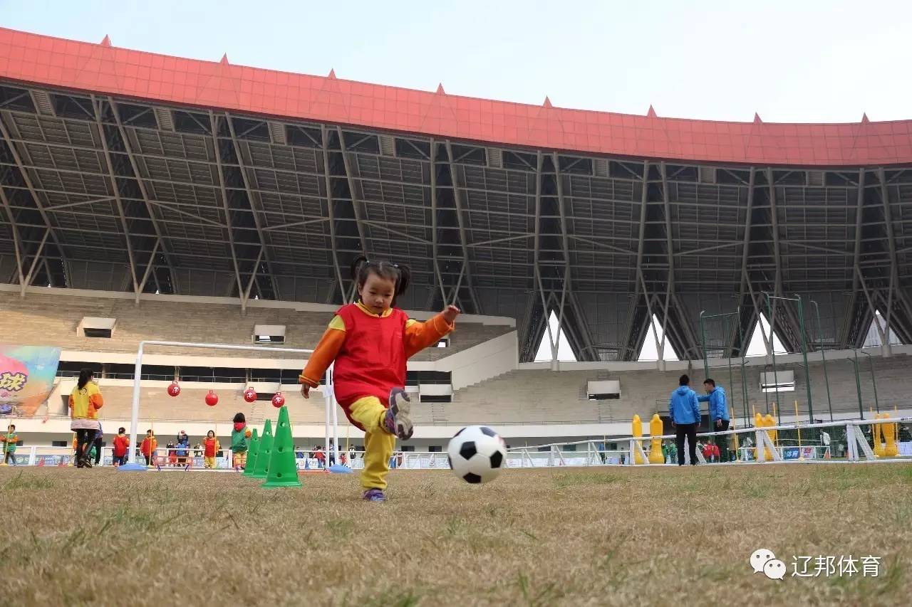 2016铜官区校园足球文化节--幼儿趣味足球活动