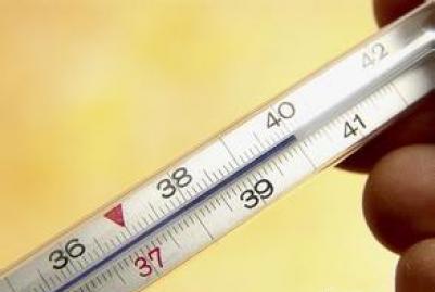 首先,我们要对宝宝的体温要有准确的了解,家里要必备温度计.