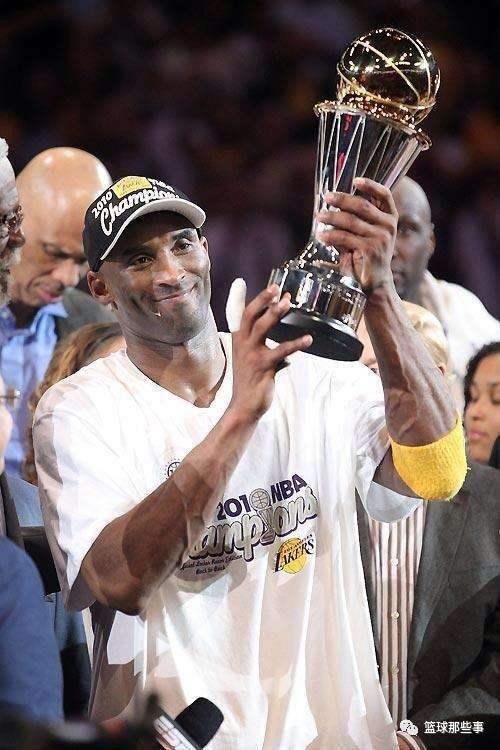 2010年总决赛mvp:kobe bryant 科比布莱恩特 场均28.6分 8.0篮板 3.