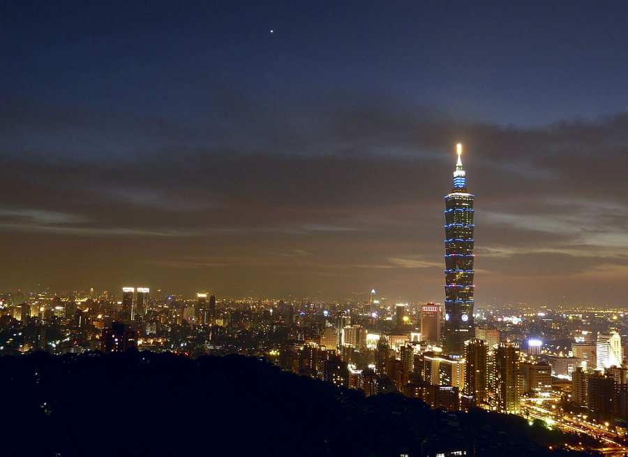 看曾经亚洲四小龙的夜景与北京、上海比谁让人
