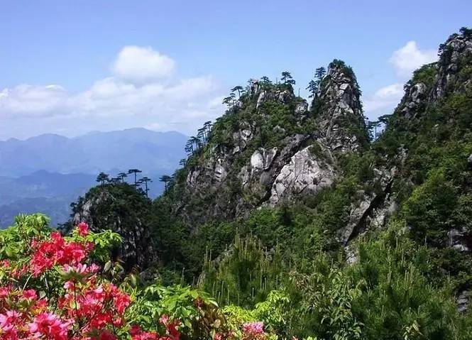 大明山 大明山位于武鸣区北部,这里山高林密,具有典型的山地森林景观