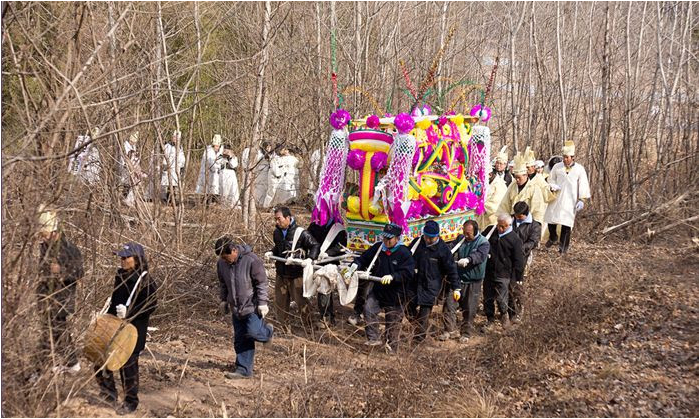 韩国农村地区的葬礼,看一下与国内农村有哪些