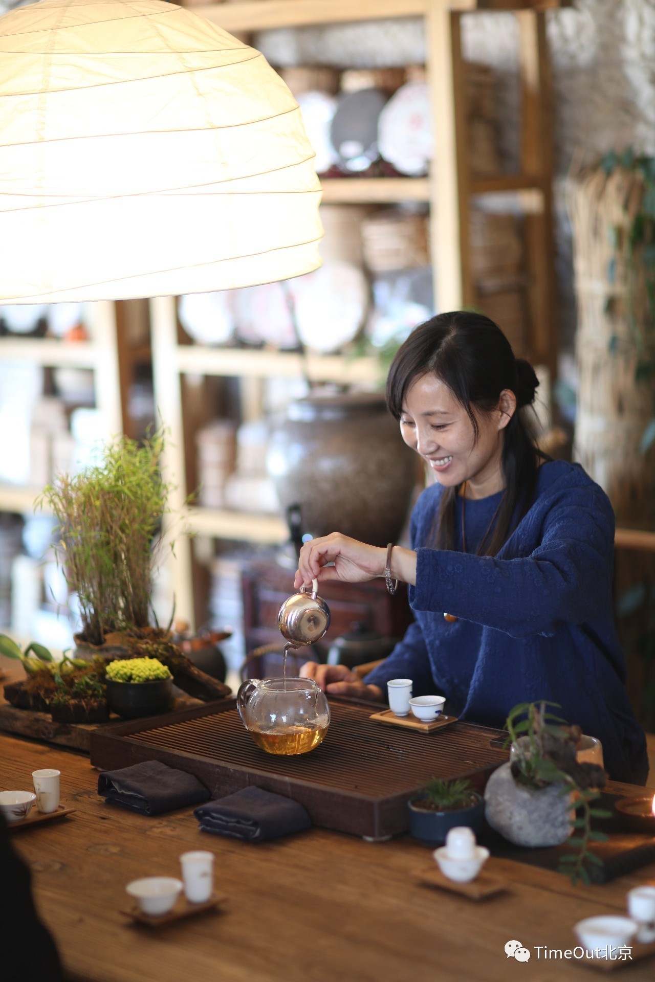 茶艺师 曾做过越剧花旦演员,职业歌手 2007年师从台湾行家茶道研究会