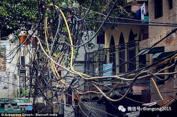 印度连电线杆都开挂!这是要活活逼死处女座啊!