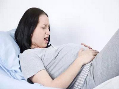 (3)晚期流产导致孕妇肚子疼:还有一种与流产有关的孕妇肚子疼发生在