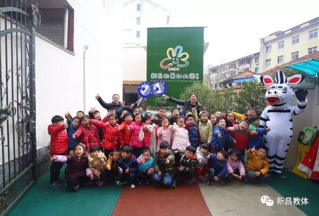 机关幼儿园二园"礼让斑马线,文明在路上 主题活动