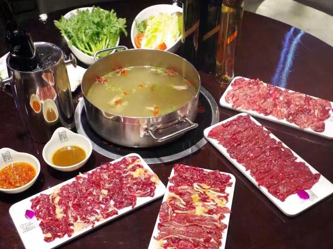 台州金街秘食潮汕牛肉火锅盛大开业全场菜品五折!