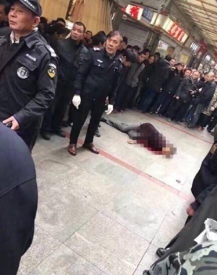 武汉男子被当街割喉鲜血喷洒一地 嫌犯已被抓