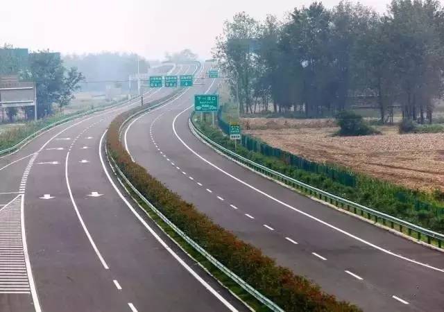 规划2030年,形成"七横六纵"高速公路网络.