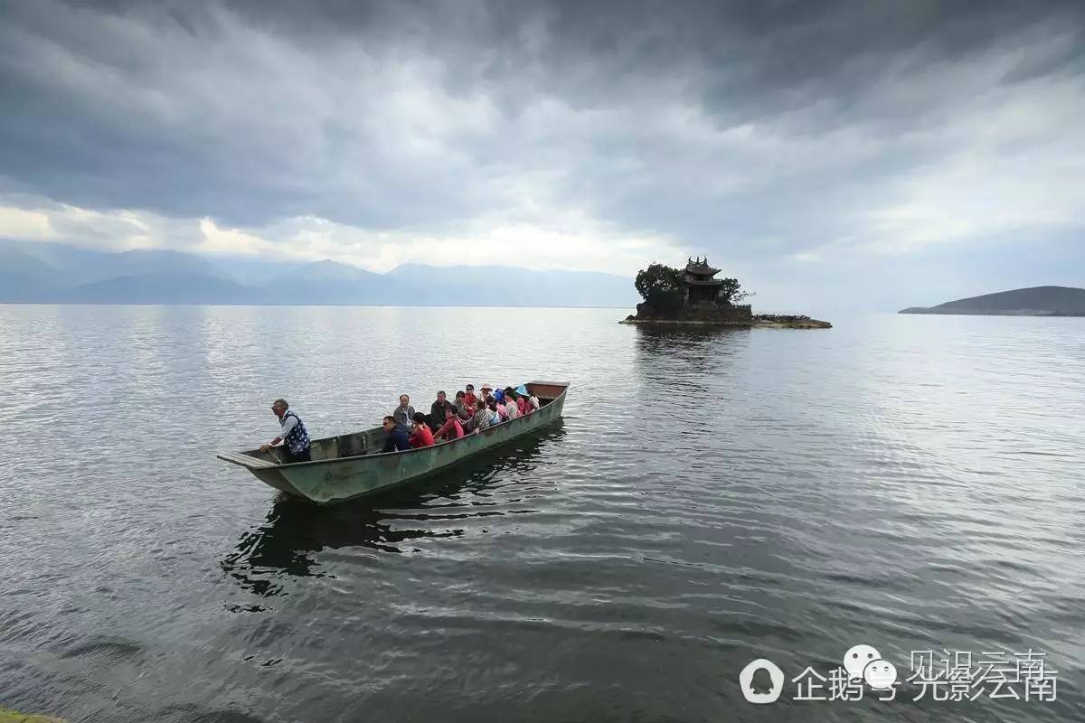 铁船,洱海,2010年.