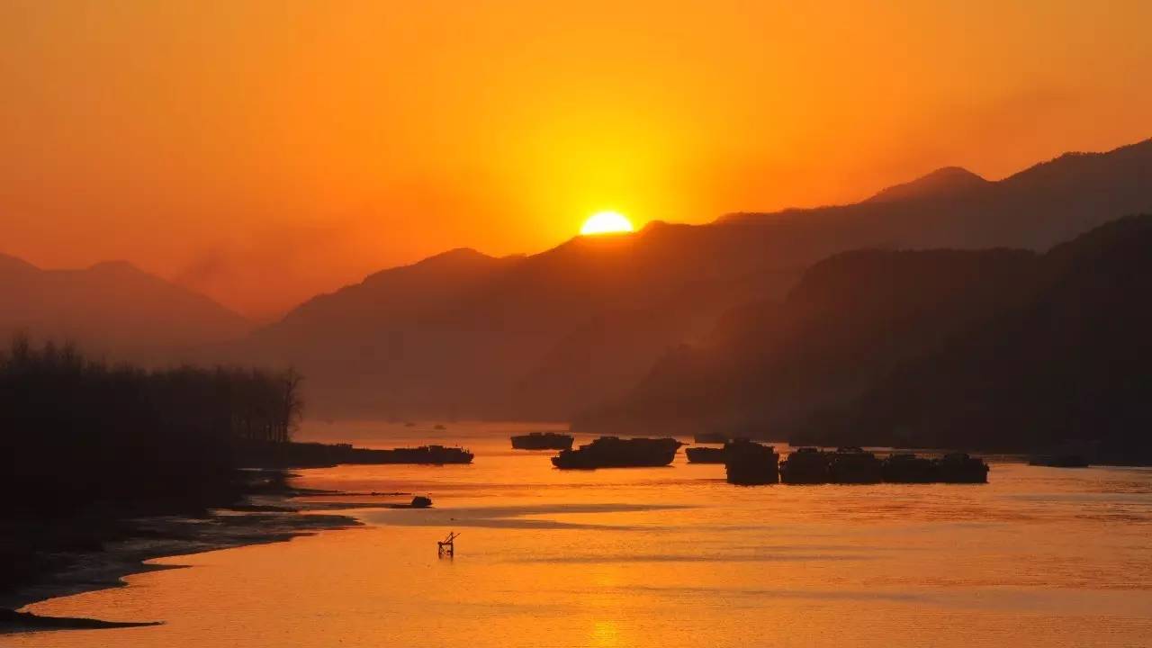 "天长落日远,水净寒波流,桐洲夕照不正是这样的美景吗?