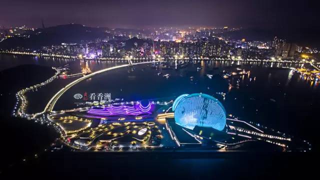 航拍大剧院"日月贝"灯光秀震撼出炉,看过的直接圈粉了!