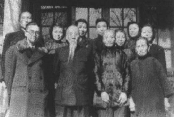 解放后,梁思礼回到了母亲身边1950年,王桂荃卖掉天津的房子,在北京买