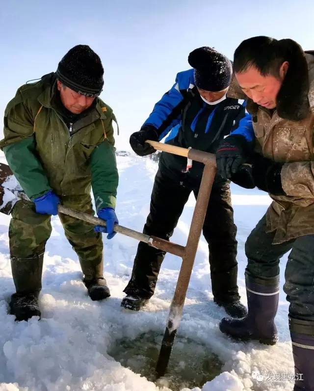 直击五大连池火山堰塞湖冬捕现场!