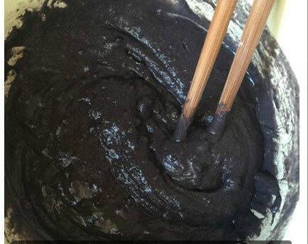 黑色的煤球蛋糕，你敢不敢下嘴？但味道觉不会失望