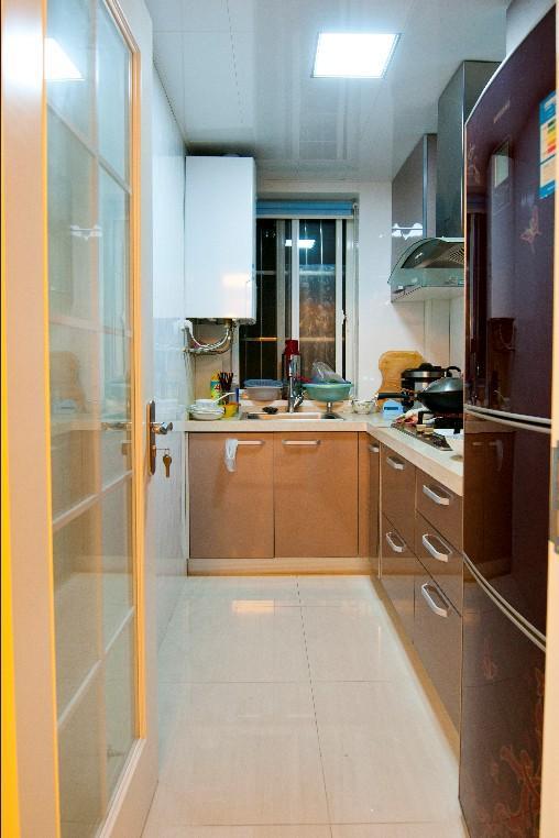 u型橱柜适合家里厨房稍微大一点的                    间和操作台,也