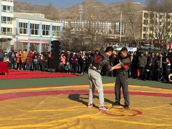 :青海省第二届北嘎搏克精英赛展示民族摔跤风