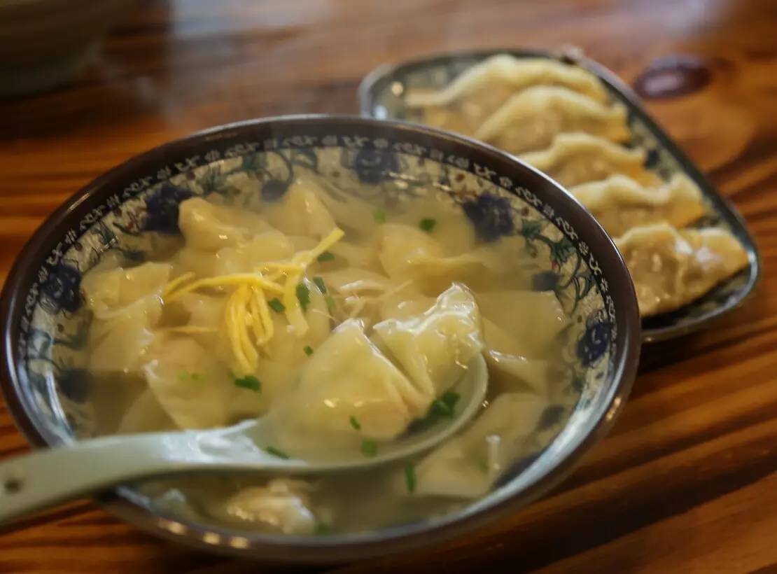 冬至馄饨夏至面,姑苏第一碗铁棍馄饨承载了无数人的回忆!