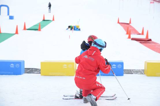 谈球吧体育叫你来这滑雪才对得起这个冬天！(图6)