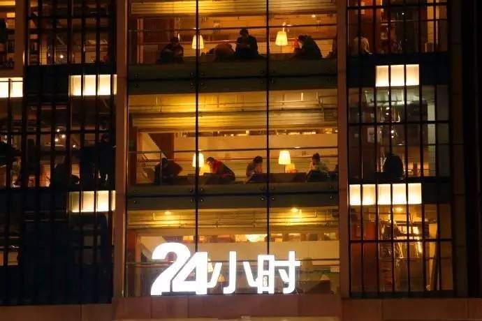 合肥一家24小时书店不仅上了《人民日报》,还刷爆了合肥人的朋友圈!