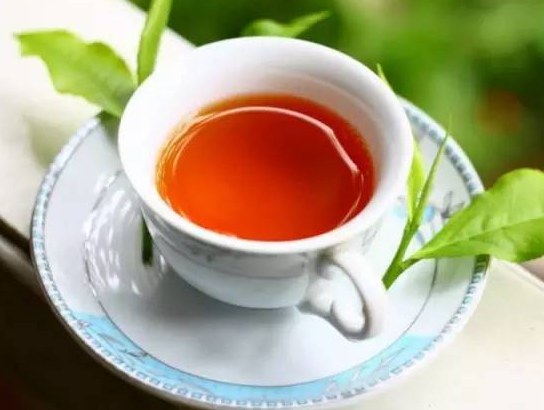 清晨一杯茶有益身心健康