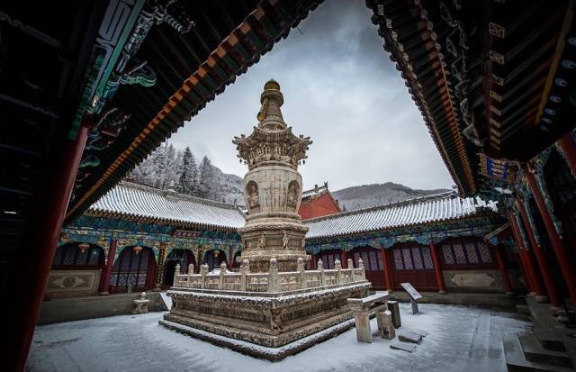 故宫雪景刷爆朋友圈,五台山不服!