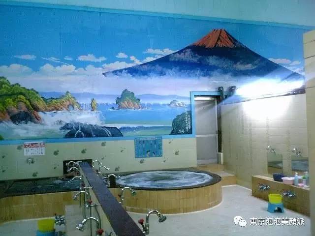 日本澡堂里很多富士山壁画