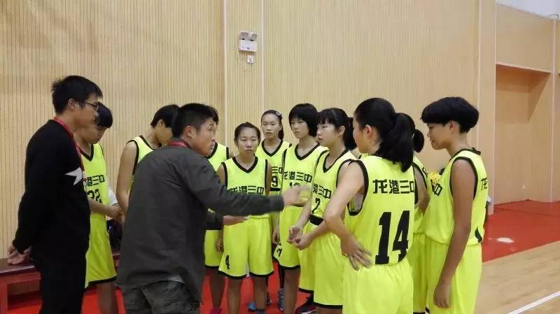 龙港三中女篮队喜获全国初高中篮球联赛浙江赛区初中女子组第三名