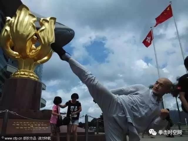 龙 人猜一成语是什么成语_看图猜成语一只龙一只虎被一个人踩着(2)