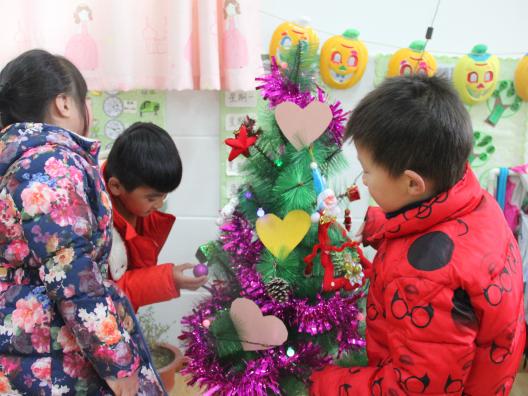 以幼儿为本巧手扮靓节日